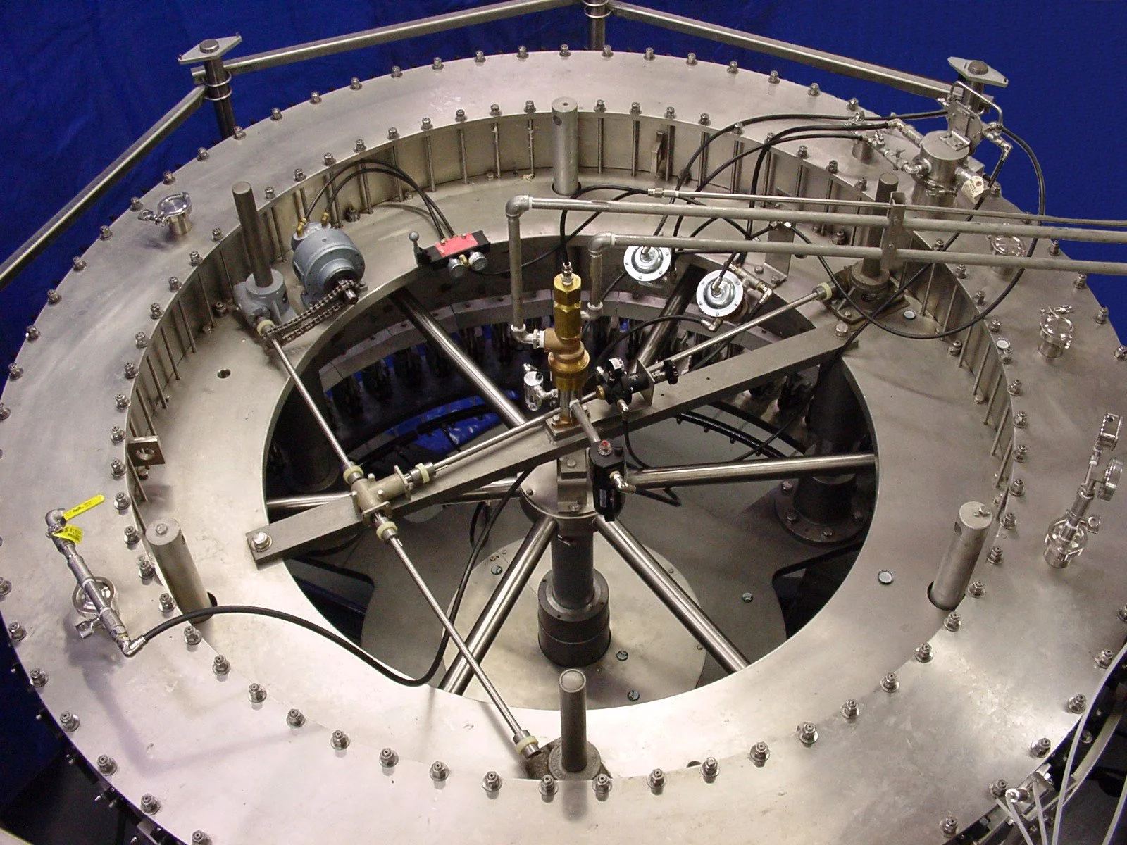 Top view of a rotary filler bowl