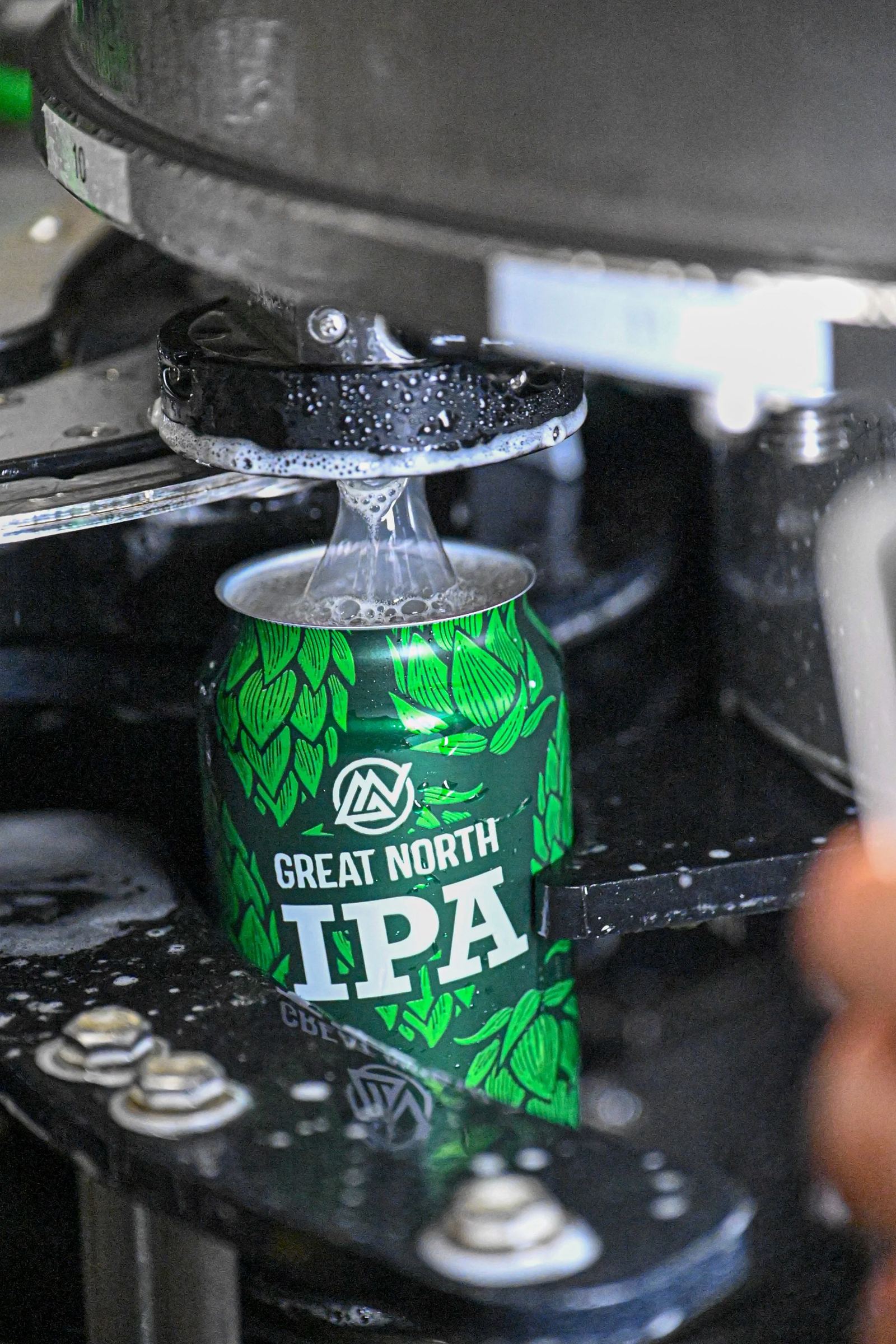 Craft beer can in a counter-pressure filler and seamer
