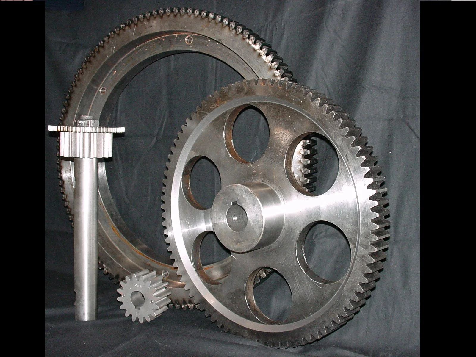 Drive gears and gearboxes