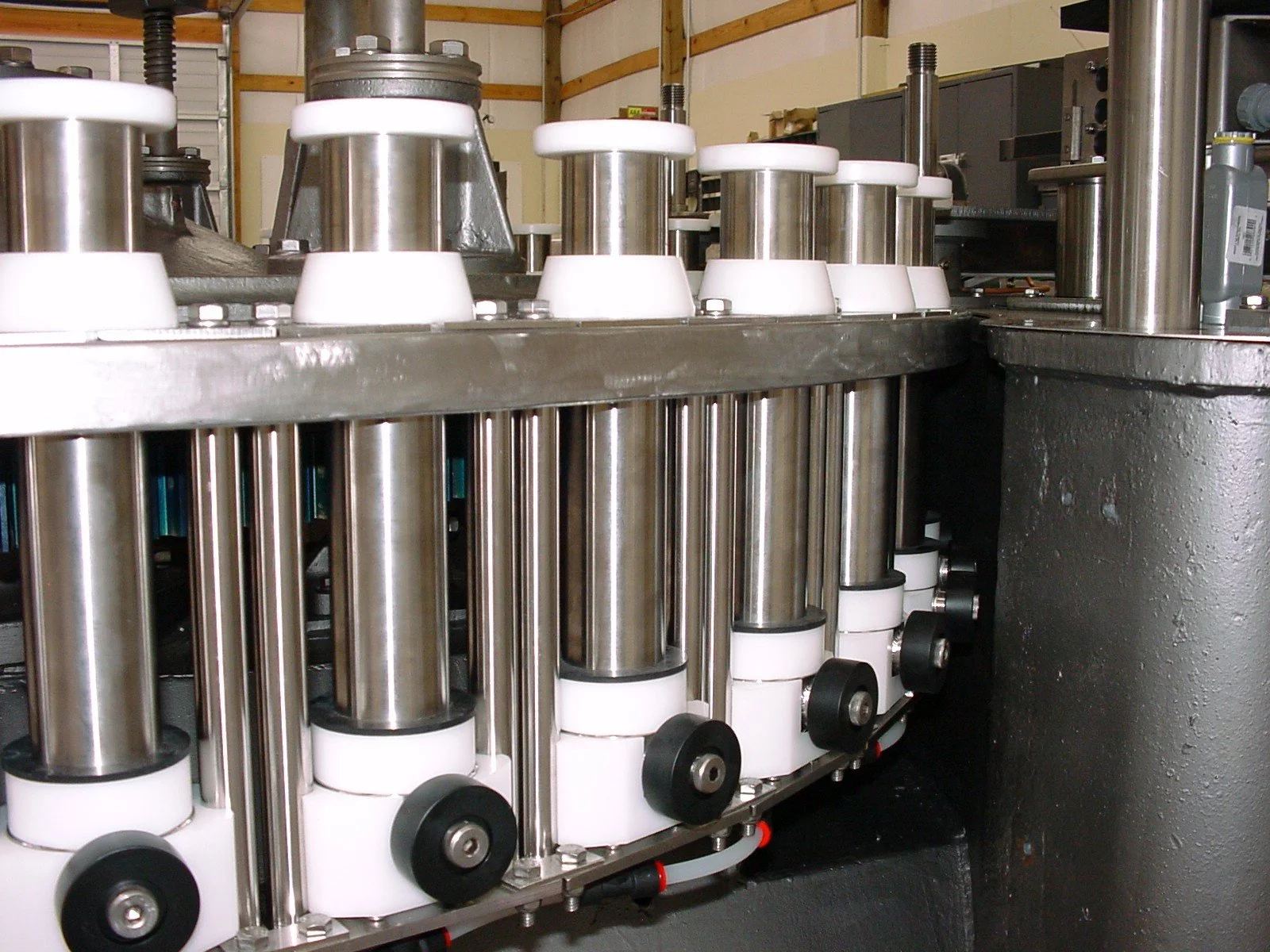 Stainless air lift cylinder